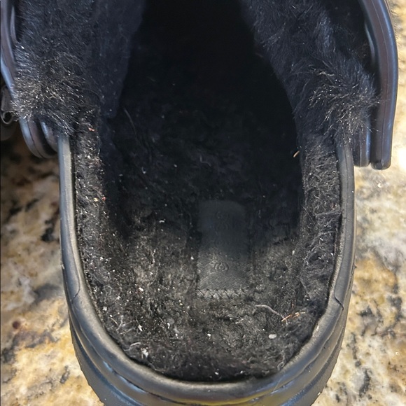 CROCS Black Fuzzy Clogs - Picture 4 of 7
